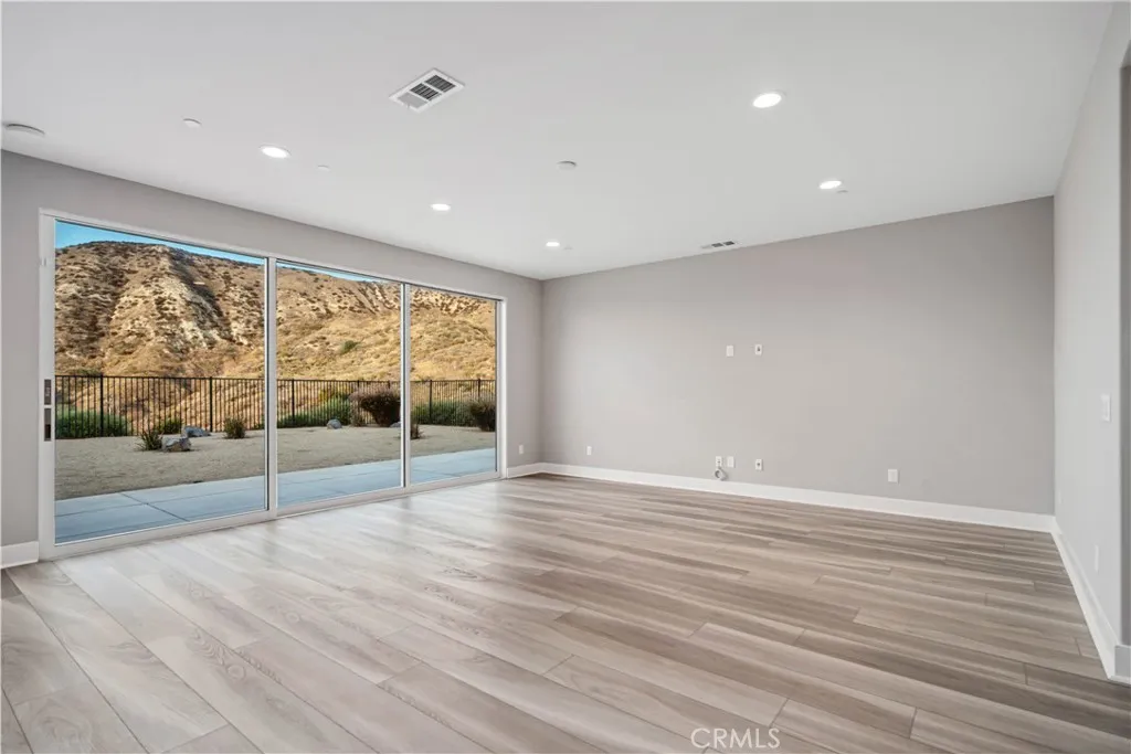 25051 Hidden Willow Circle, Canyon Country, California 91387 home-pic-11